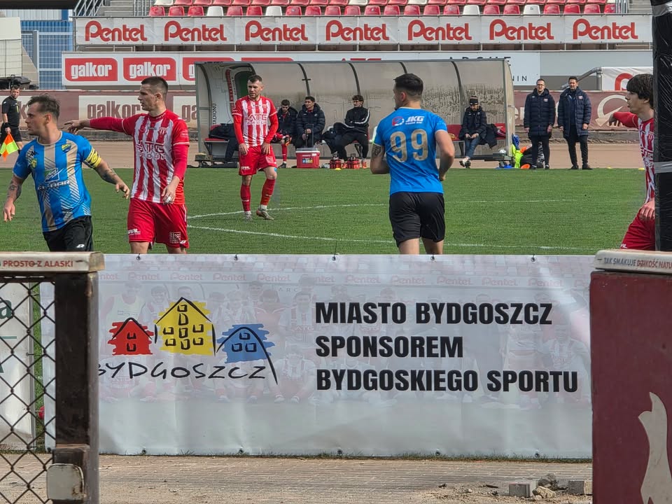 Niestety w dziesiejszym meczu notujemy porażkę. KP Polonia Bydgoszcz - LKS Dąbrowa Chełmińska 3:4 Bramki:…