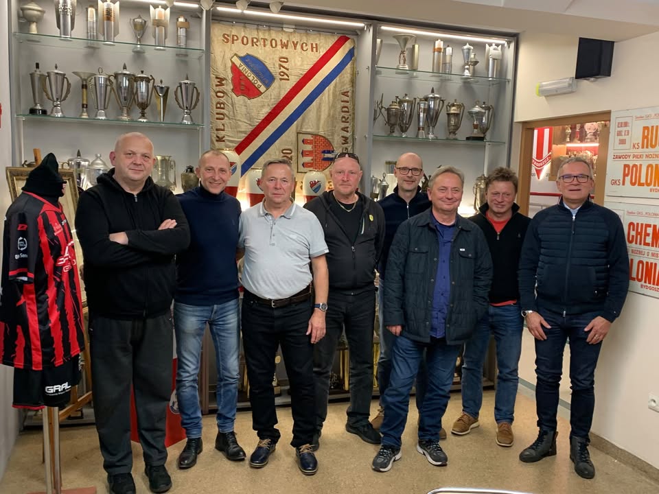 W czwartek 28.10 w siedzibie klubu odbyło się wyjątkowe spotkanie ⚽️ Gośćmi prezesa byli mistrzowie…