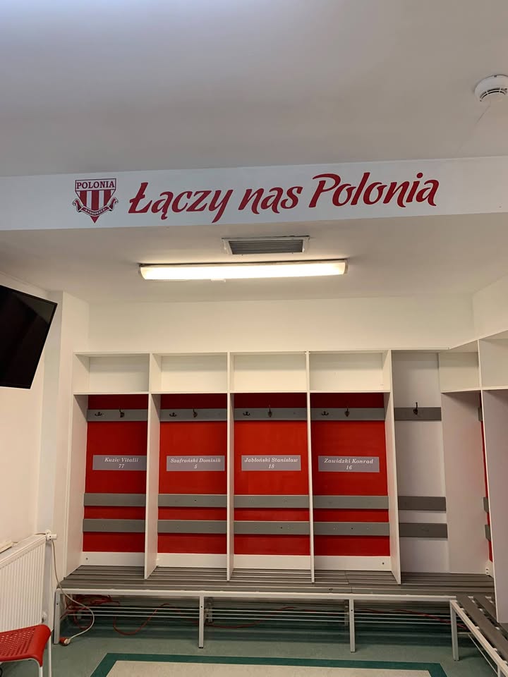 W szatni seniorów KP Polonii Bydgoszcz zaszły spore zmiany! 💪🏟 Za nami prace remontowe i…